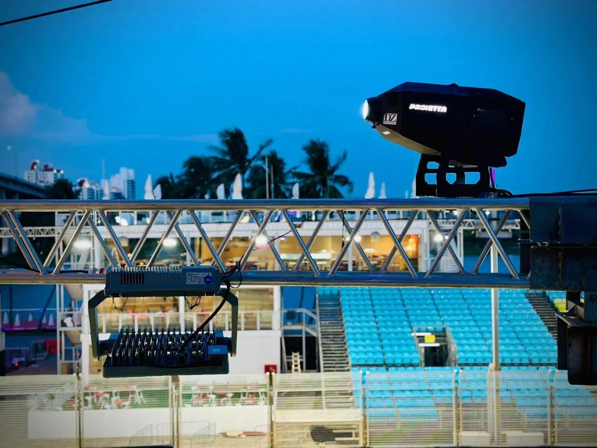F1, per il GP di Singapore 2023 un nuovo impianto luci firmato DZ Impianti (4)