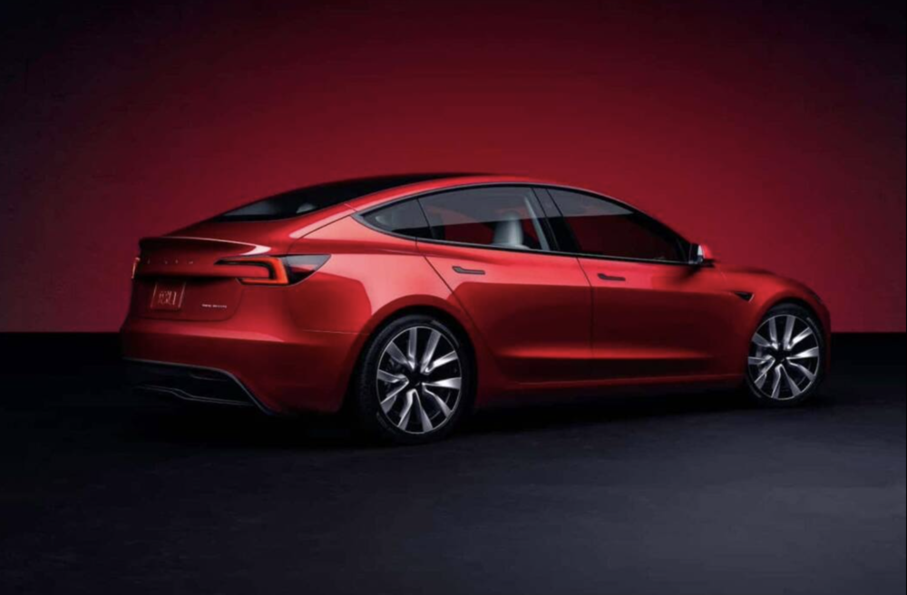 Vista posteriore della Tesla Model 3 2024