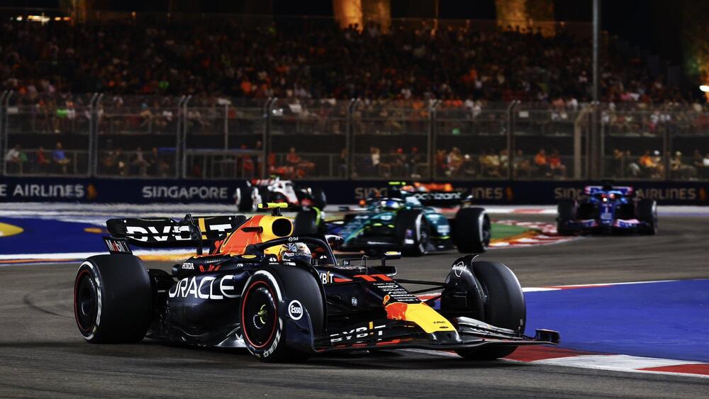 Formula 1, capolavoro di Sainz a Singapore: la Ferrari torna a vincere 