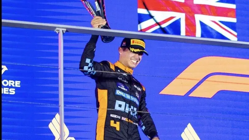 F1. GP Singapore, Norris sul podio: "Sainz molto generoso con me"
