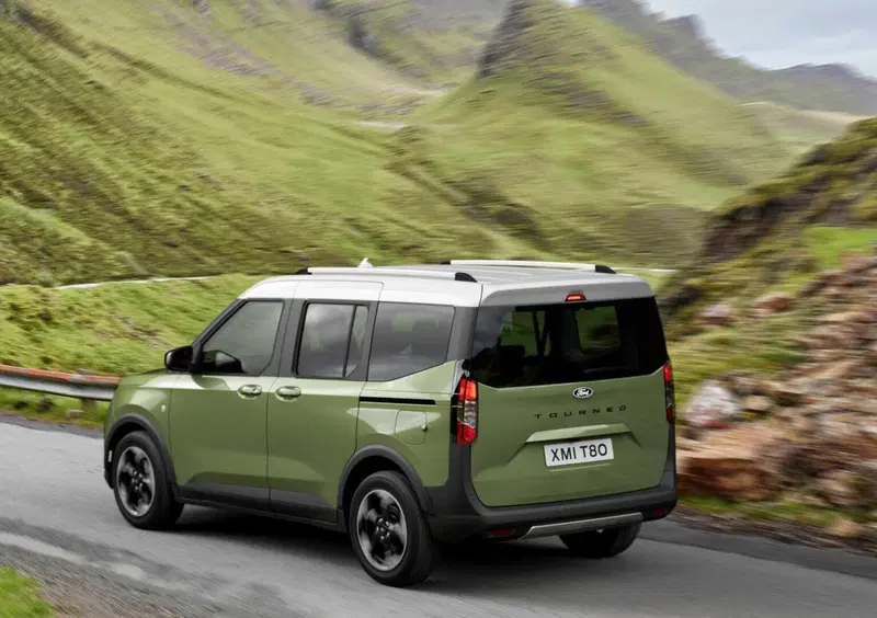 Ford Tourneo Courier (2023-->>) (2)