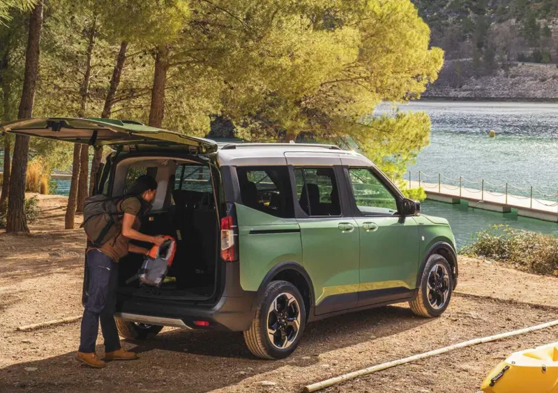 Ford Tourneo Courier (2023-->>) (4)