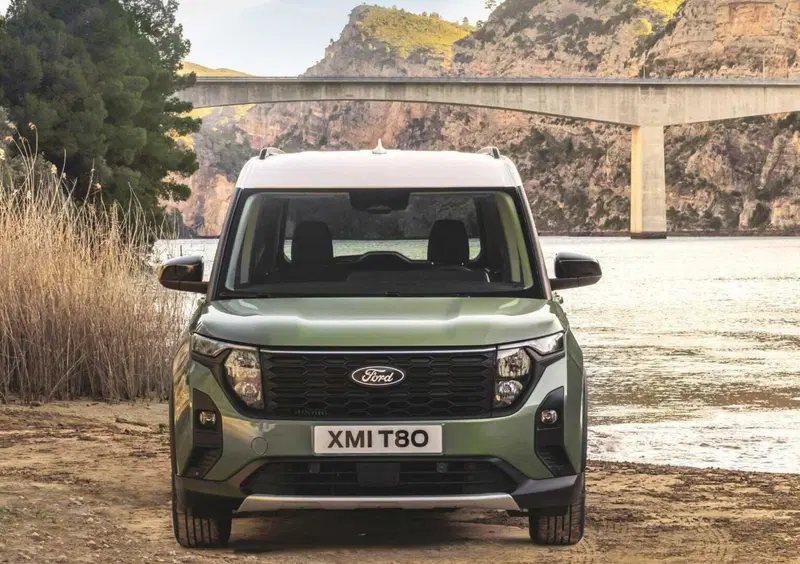 Ford Tourneo Courier (2023-->>) (5)