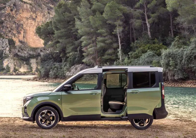 Ford Tourneo Courier (2023-->>) (6)
