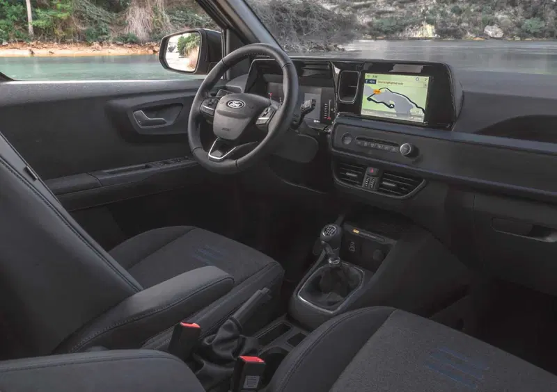 Ford Tourneo Courier (2023-->>) (7)
