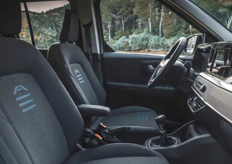 Ford Tourneo Courier (2023-->>) (8)