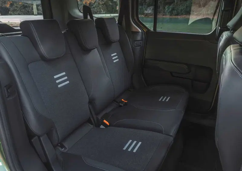 Ford Tourneo Courier (2023-->>) (9)