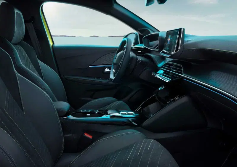 Peugeot 208 (9)