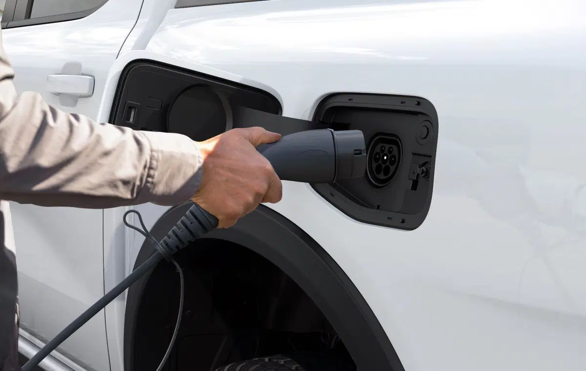 Ford Ranger, nel 2024 arriva la variante PHEV: ecco i primi dettagli (4)