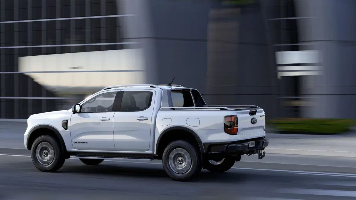 Ford Ranger, nel 2024 arriva la variante PHEV: ecco i primi dettagli (7)