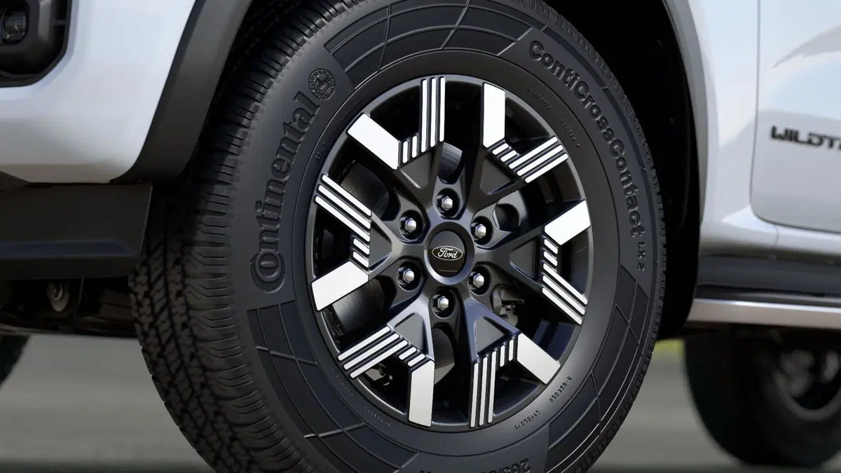 Ford Ranger, nel 2024 arriva la variante PHEV: ecco i primi dettagli (6)