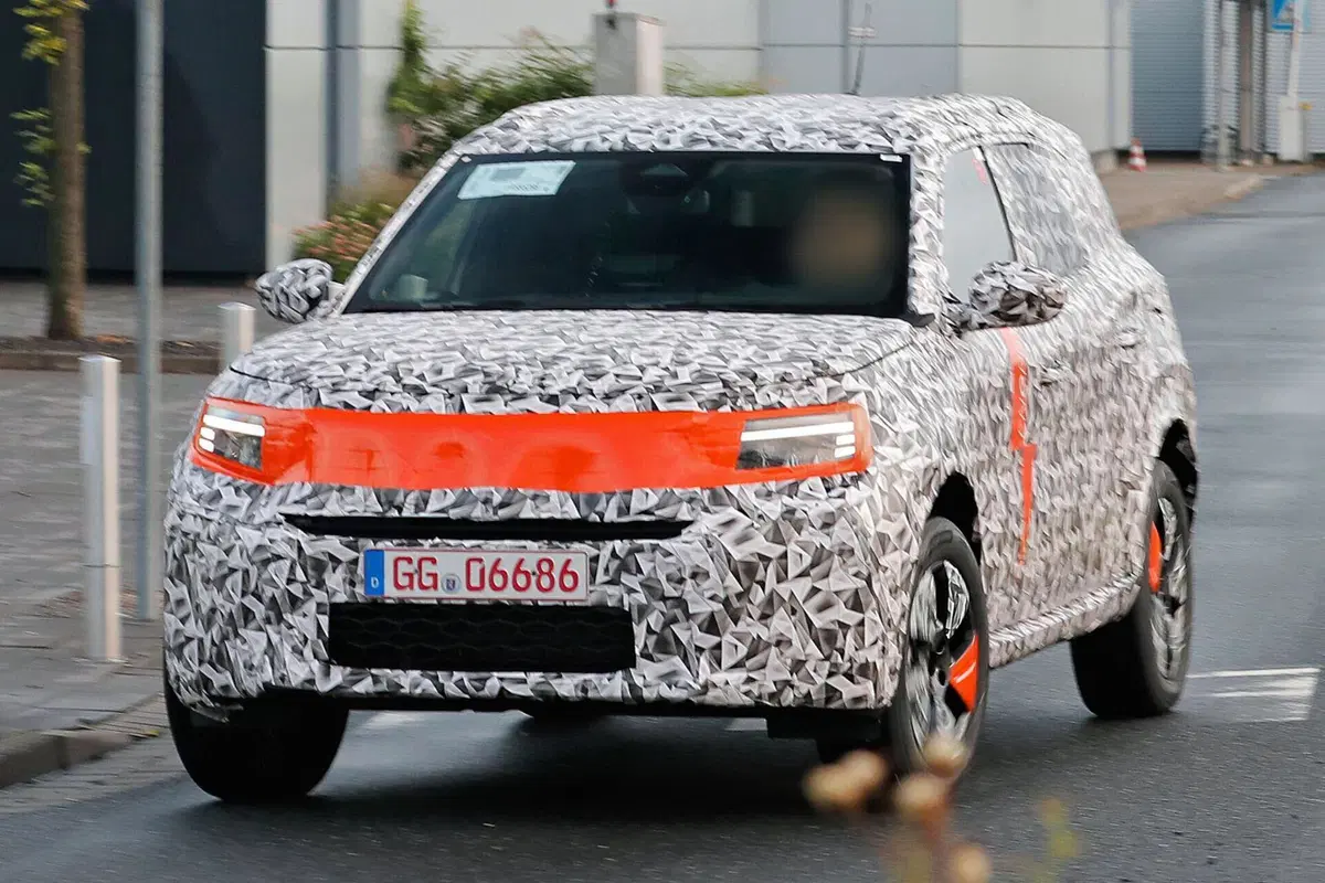 Nuova Opel Crossland, l’elettrica è in arrivo nel 2024 [Foto Spia] (5)
