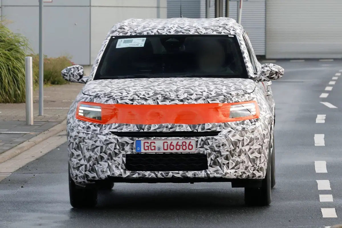 Nuova Opel Crossland, l’elettrica è in arrivo nel 2024 [Foto Spia] (6)