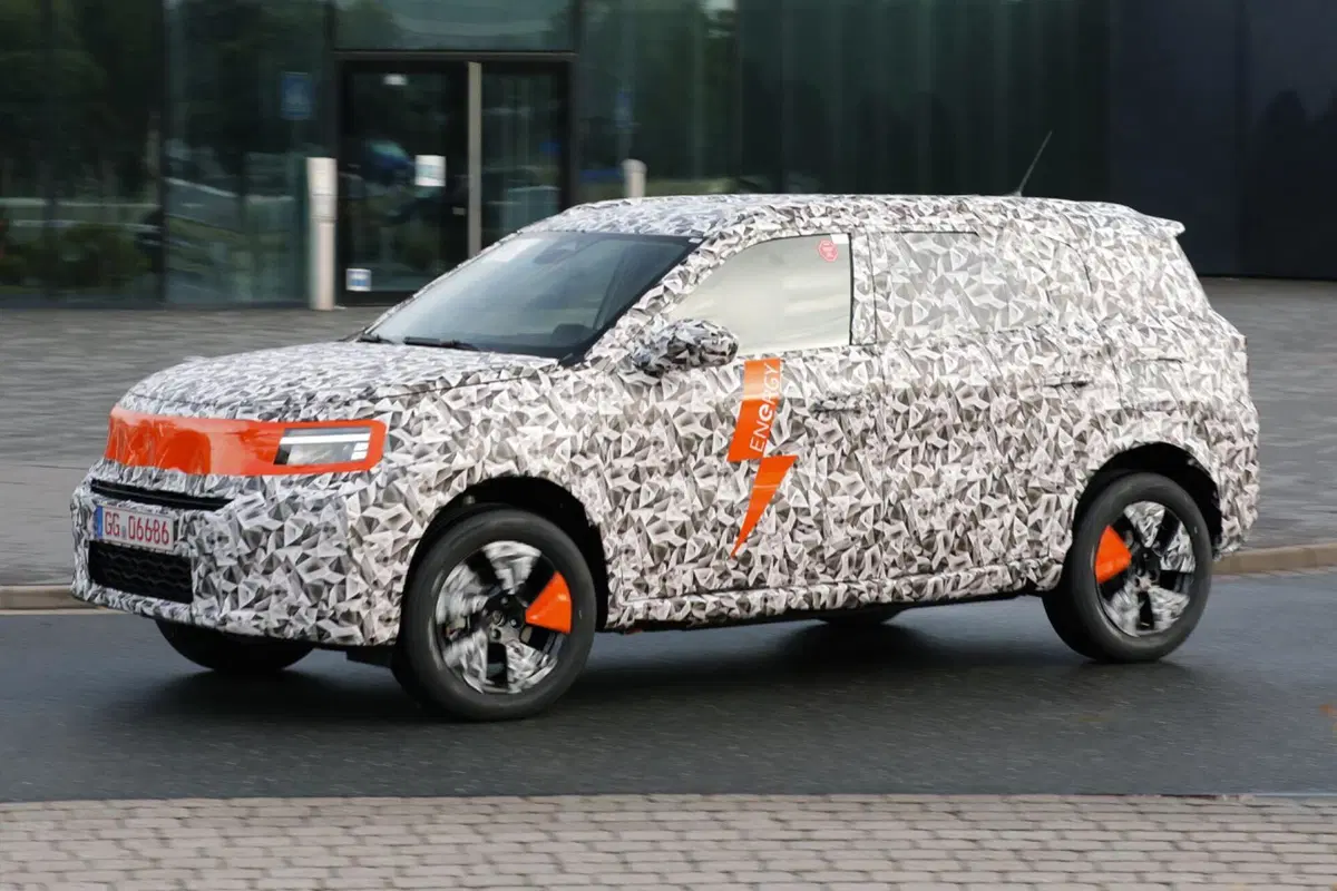 Nuova Opel Crossland, l’elettrica è in arrivo nel 2024 [Foto Spia] (11)