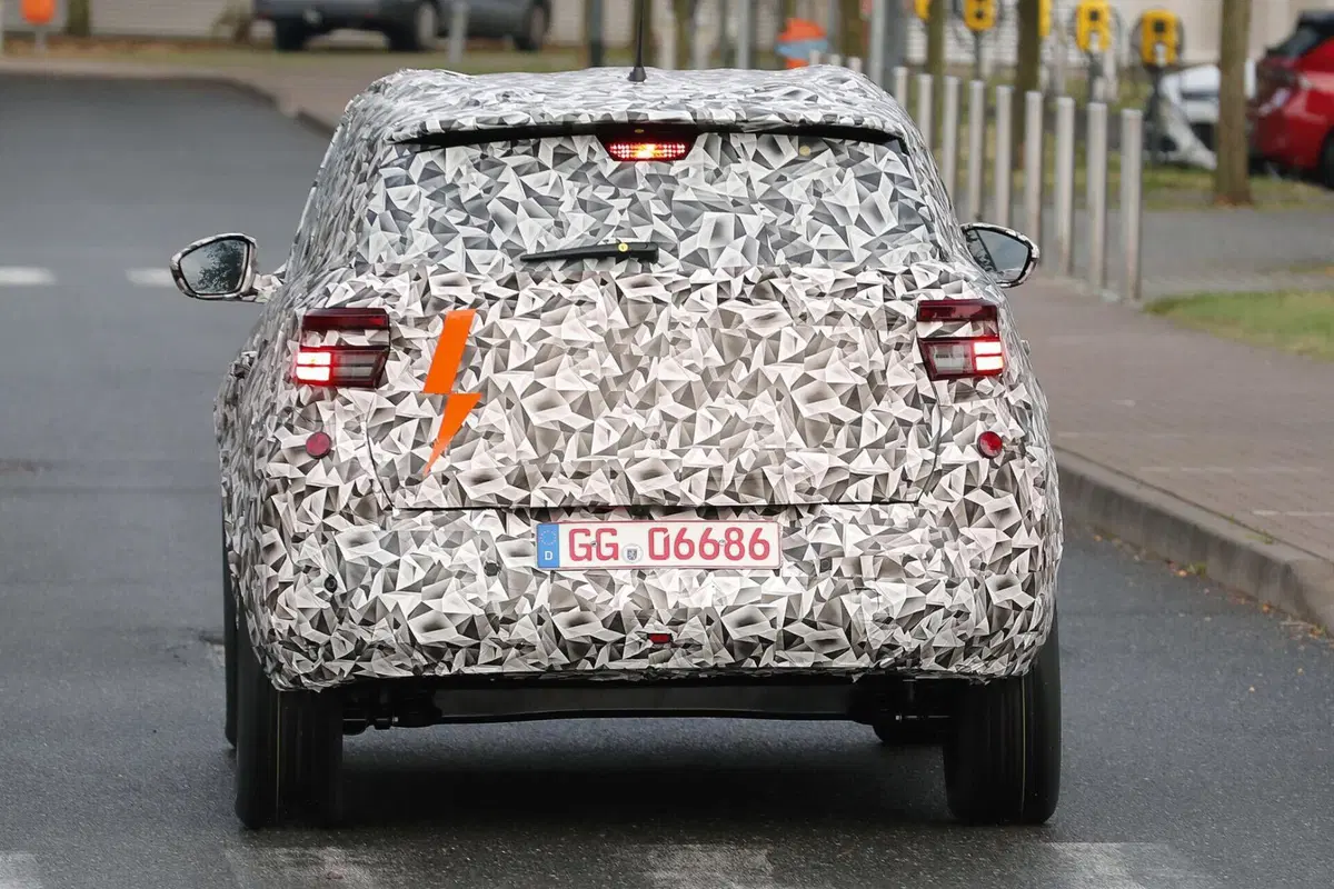 Nuova Opel Crossland, l’elettrica è in arrivo nel 2024 [Foto Spia] (13)