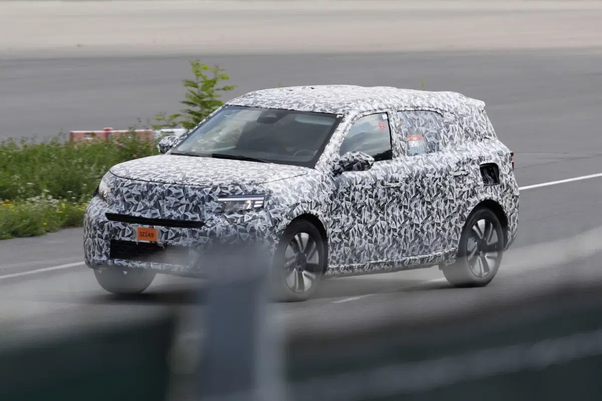Nuova Opel Crossland, l’elettrica è in arrivo nel 2024 [Foto Spia] (14)