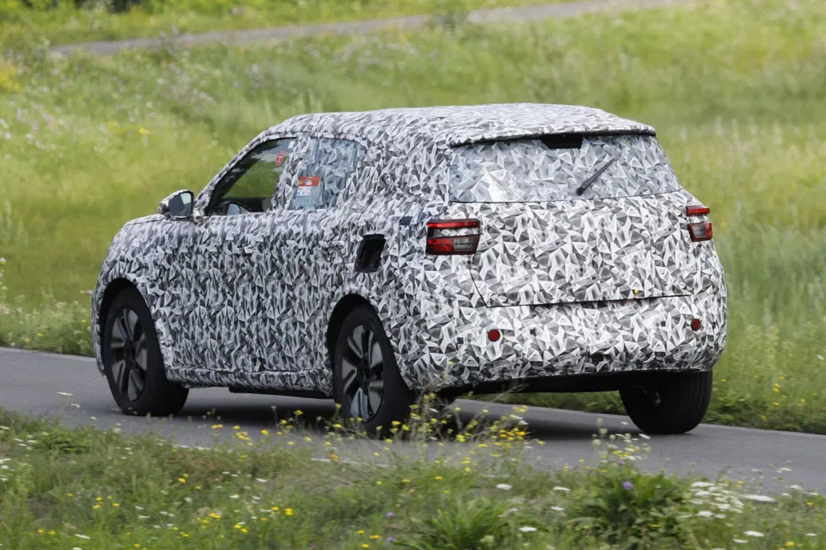 Nuova Opel Crossland, l’elettrica è in arrivo nel 2024 [Foto Spia] (15)