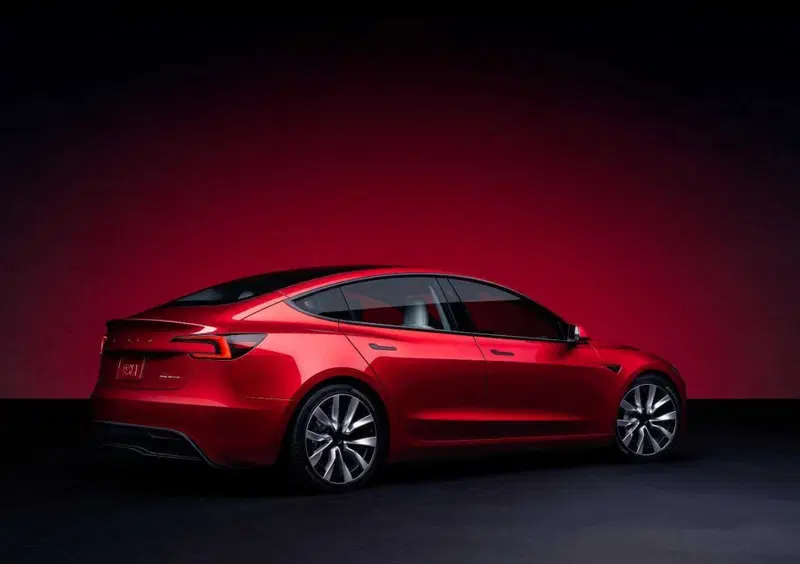 Tesla Model 3 (2018-->>) (3)