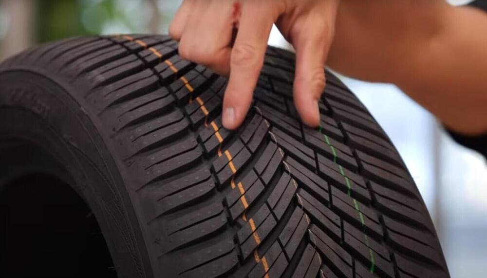 Il battistrada del pneumatico Toyo Tires Celsius AS2
