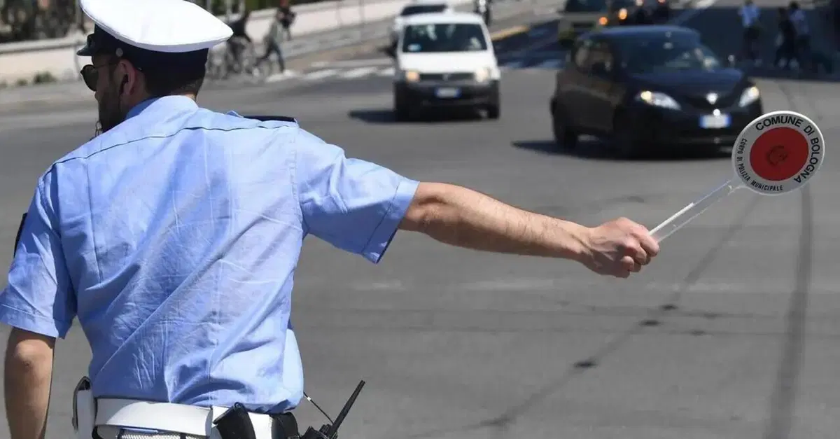 Bologna, vai a 40 all'ora? Multa da 1.000 euro e patente sospesa