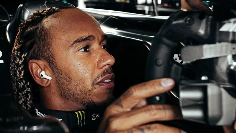 F1. GP Giappone, Hamilton: "Dovevamo lavorare da team e non far passare le Ferrari"