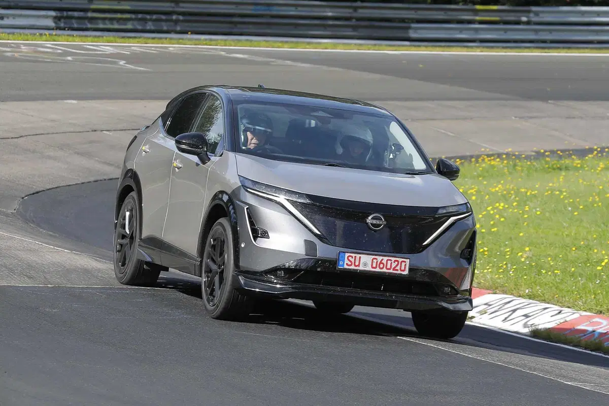 Nissan Ariya Nismo, Suv elettrico con prestazioni da Formula E [Foto Spia] (2)