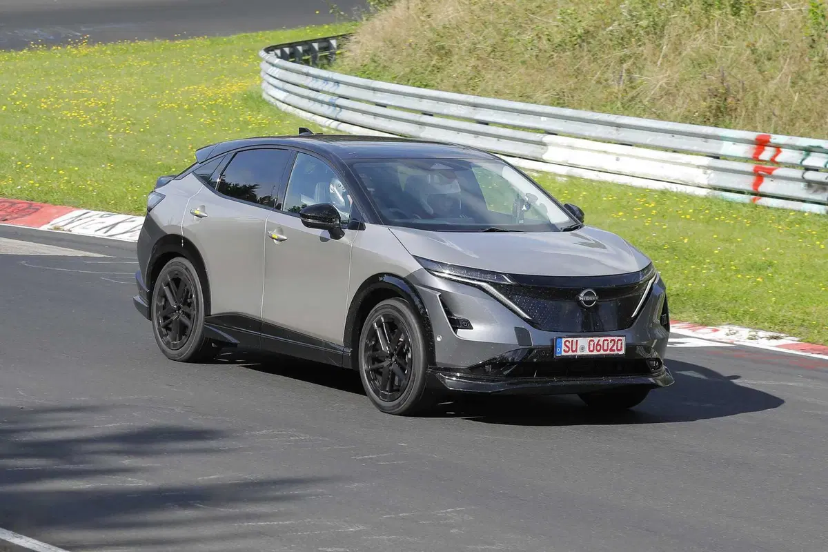 Nissan Ariya Nismo, Suv elettrico con prestazioni da Formula E [Foto Spia] (3)