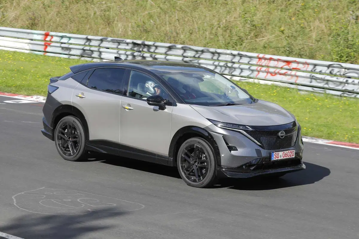 Nissan Ariya Nismo, Suv elettrico con prestazioni da Formula E [Foto Spia] (5)