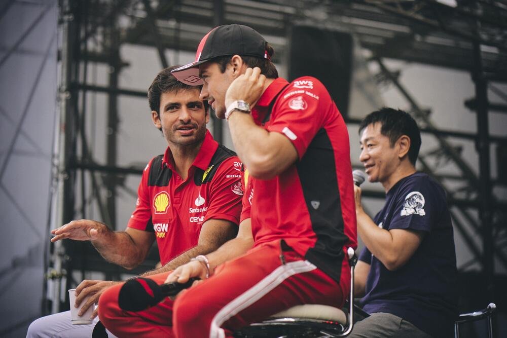 Charles Leclerc e Carlos Sainz, compagni di squadra in Ferrari dal 2021