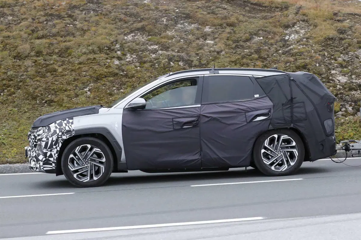 Hyundai Tucson 2024, ecco il nuovo facelift [Foto Spia] (8)