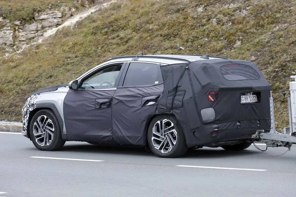 Hyundai Tucson 2024, ecco il nuovo facelift [Foto Spia] (7)