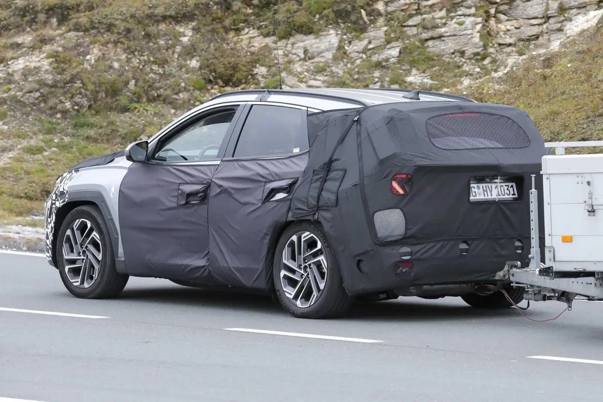 Hyundai Tucson 2024, ecco il nuovo facelift [Foto Spia] (9)
