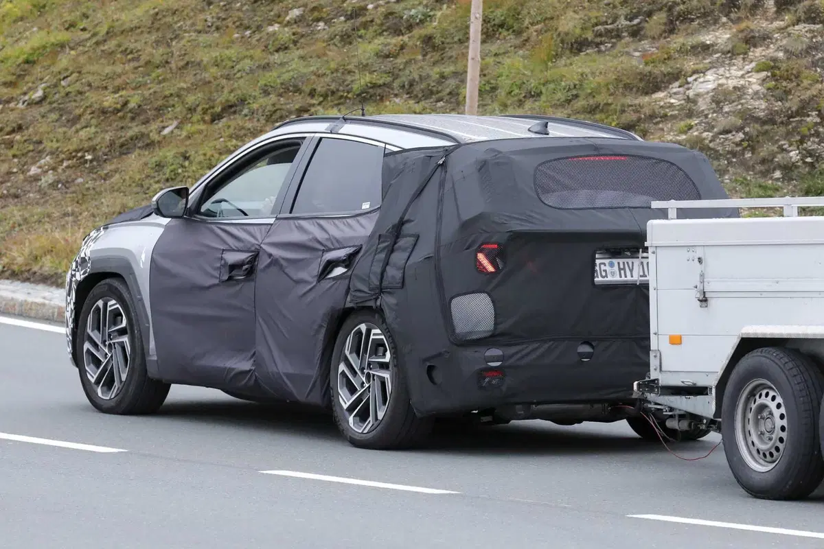 Hyundai Tucson 2024, ecco il nuovo facelift [Foto Spia] (11)
