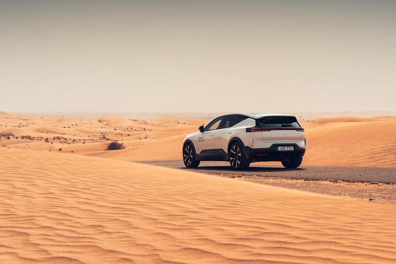 Polestar 3 nel deserto degli Emirati Arabi