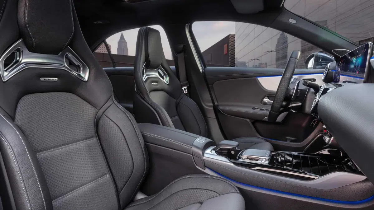 Mercedes-Benz Classe A Sedan 35 4Matic 4p. AMG (9)