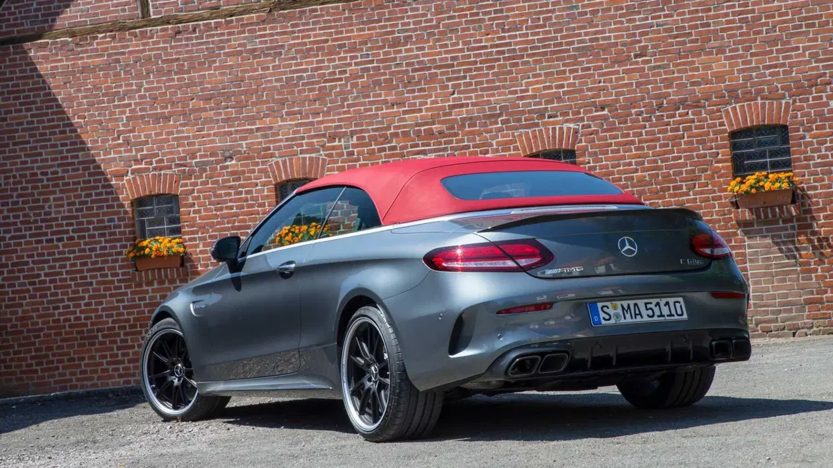 Mercedes-Benz Classe C Cabrio 63 AMG Cabrio S (2)