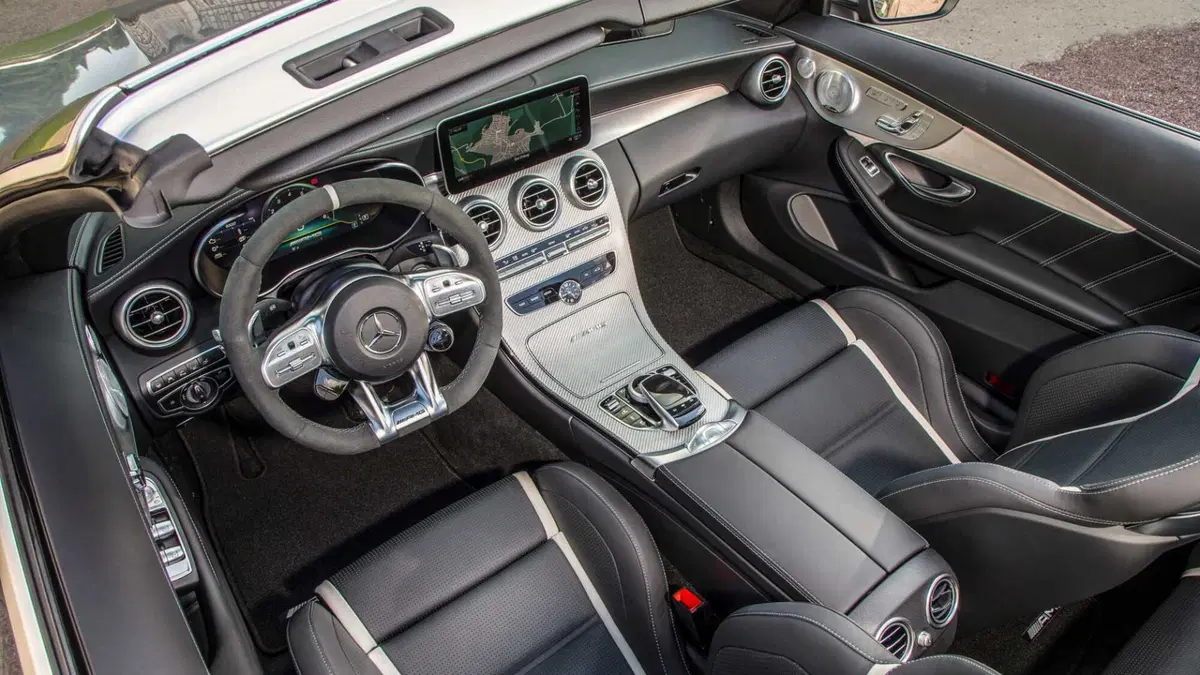 Mercedes-Benz Classe C Cabrio 63 AMG Cabrio S (9)