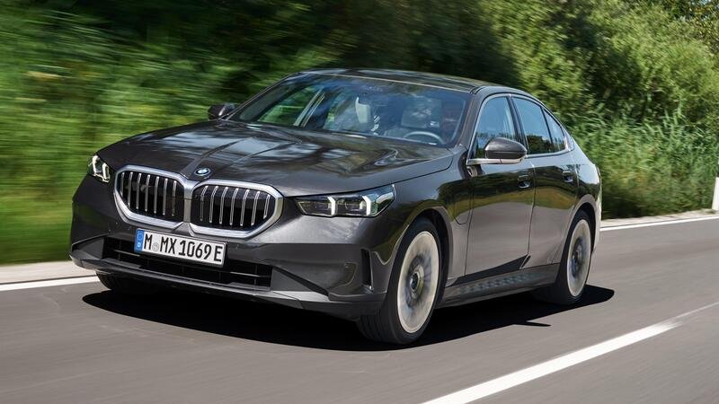 BMW Serie 5: ibrida da 100 km a zero emissioni