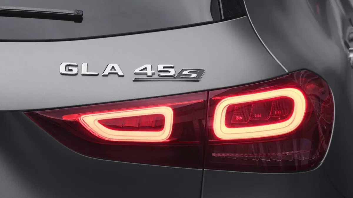 Mercedes-Benz GLA SUV 45 S 4Matic+ AMG (17)