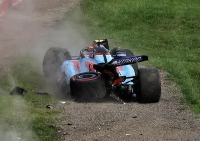 F1. Troppi incidenti? Ti toccano le parti vecchie: succede a Logan Sargeant in Williams