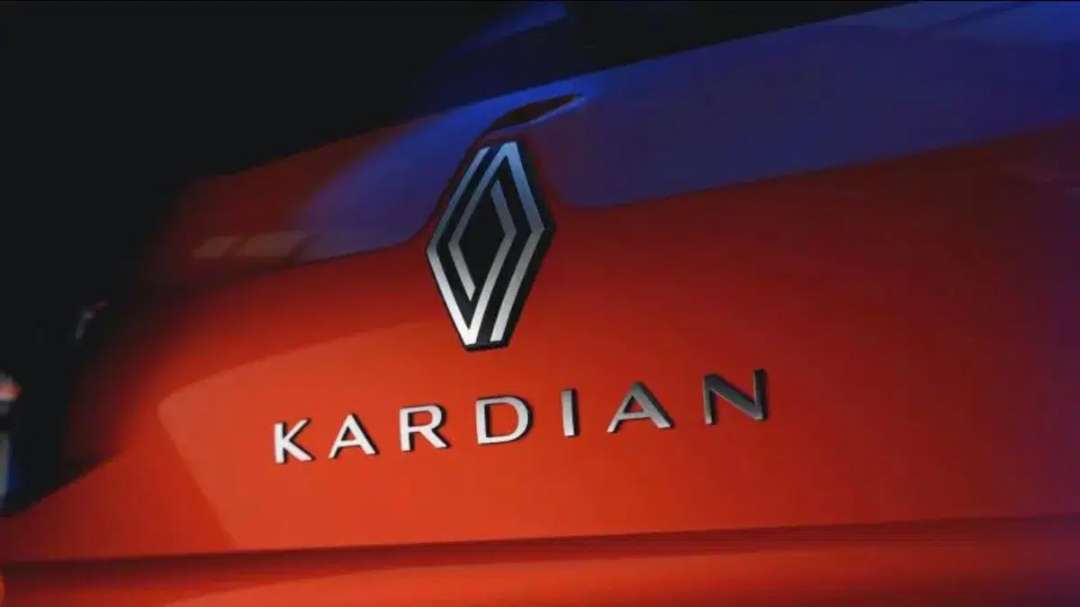 Renault Kardian: ecco il frontale del B-Suv, lancio il 25 ottobre (4)