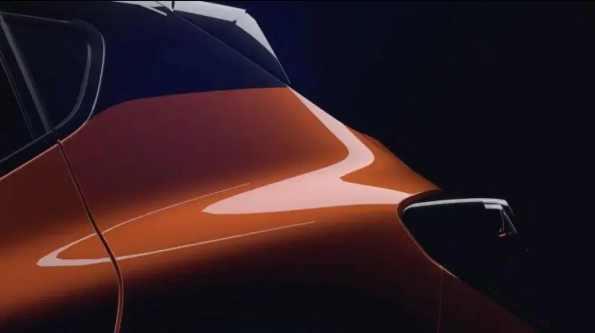 Renault Kardian: ecco il frontale del B-Suv, lancio il 25 ottobre (5)