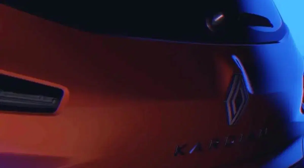 Renault Kardian: ecco il frontale del B-Suv, lancio il 25 ottobre (7)