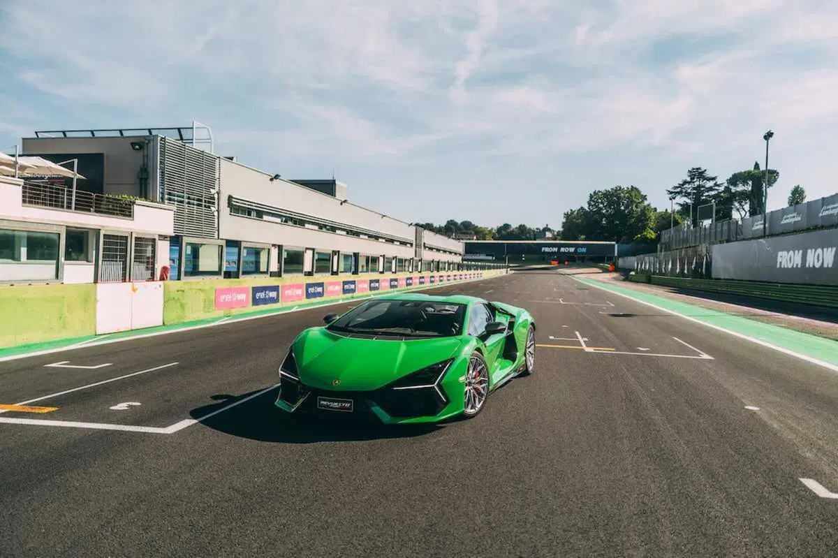 Lamborghini Revuelto: guidata a Vallelunga, è ibridonica (ibirda e fotonica) [VIDEO]
