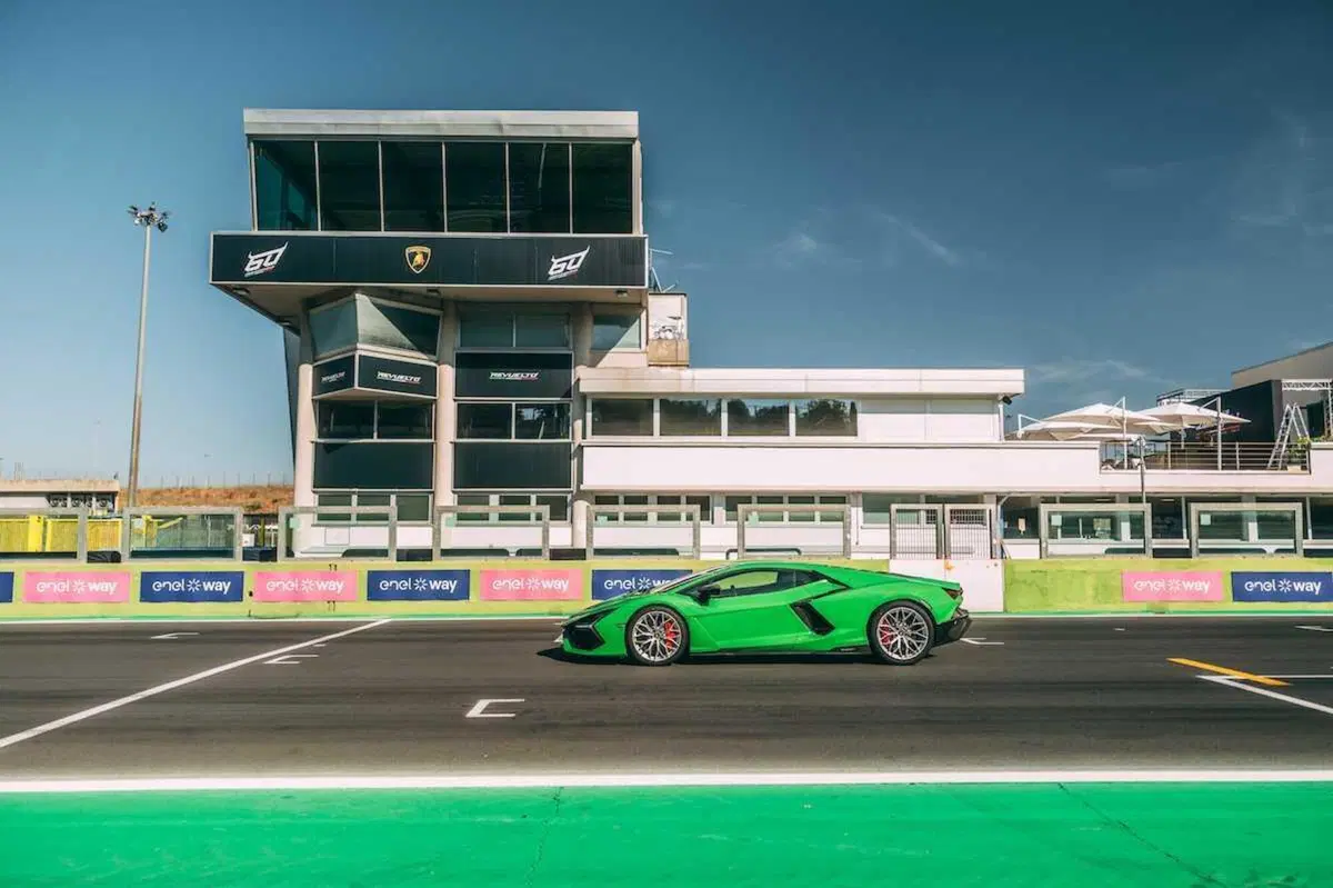 Lamborghini Revuelto: guidata a Vallelunga, è ibridonica (ibirda e fotonica) [VIDEO] (2)