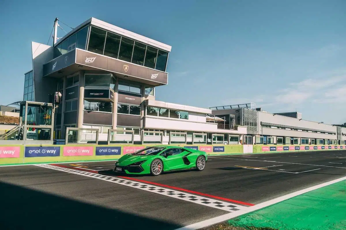 Lamborghini Revuelto: guidata a Vallelunga, è ibridonica (ibirda e fotonica) [VIDEO] (5)