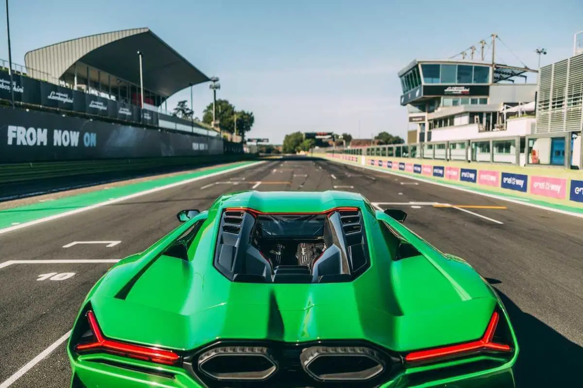 Lamborghini Revuelto: guidata a Vallelunga, è ibridonica (ibirda e fotonica) [VIDEO] (6)