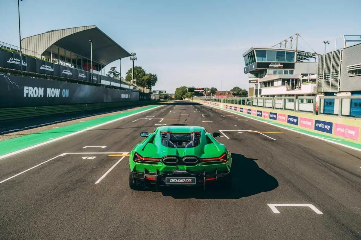 Lamborghini Revuelto: guidata a Vallelunga, è ibridonica (ibirda e fotonica) [VIDEO] (7)