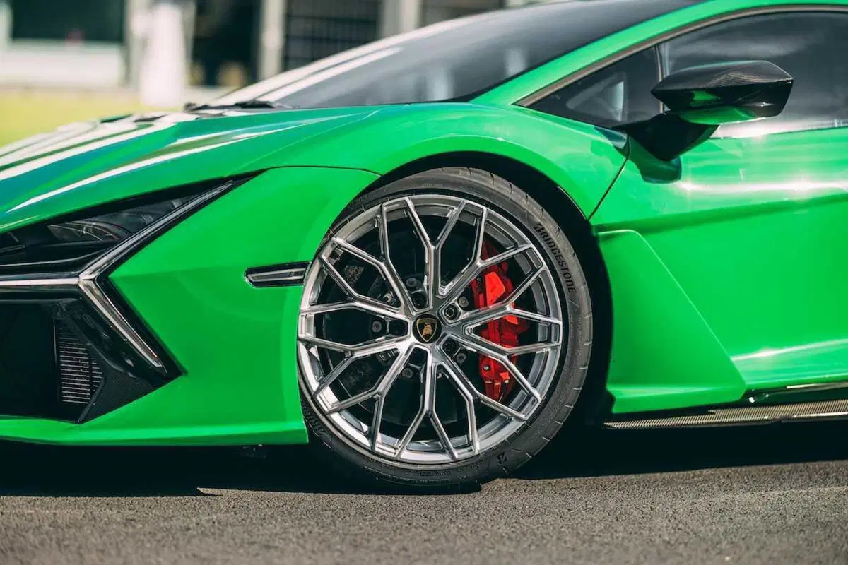 Lamborghini Revuelto: guidata a Vallelunga, è ibridonica (ibirda e fotonica) [VIDEO] (11)