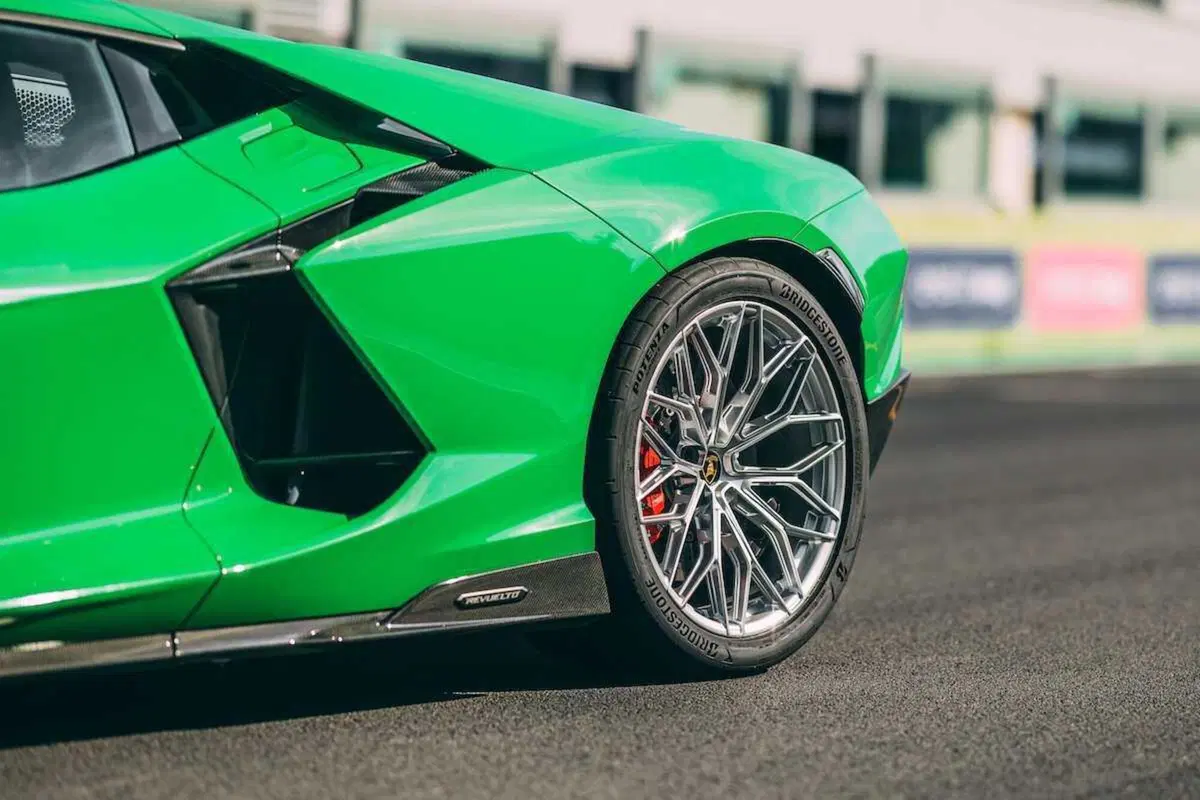 Lamborghini Revuelto: guidata a Vallelunga, è ibridonica (ibirda e fotonica) [VIDEO] (14)